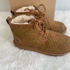 Kids Neumel Graphic Stitch Uggs